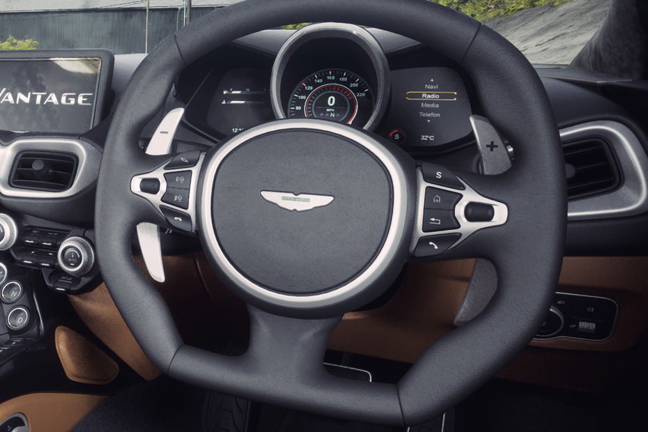 aston-martin-vantage-2020-2024-image