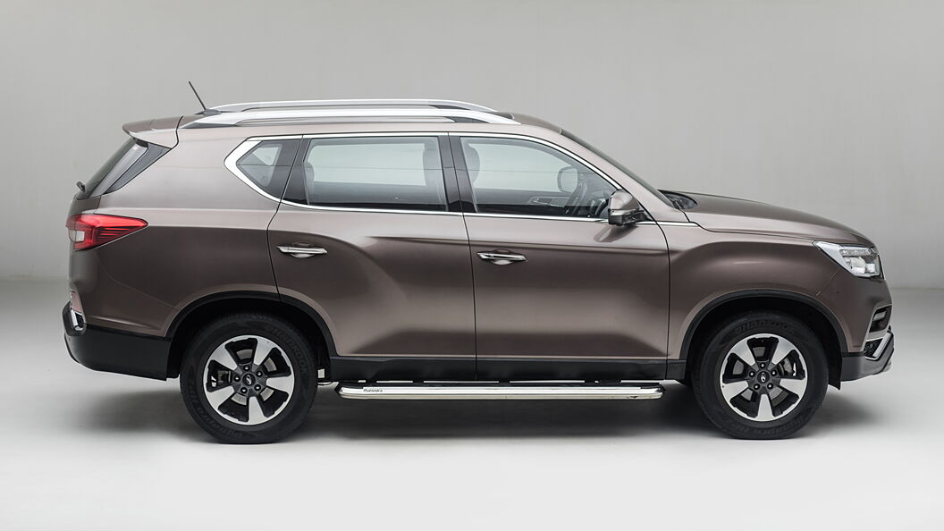 mahindra-alturas-g4-image