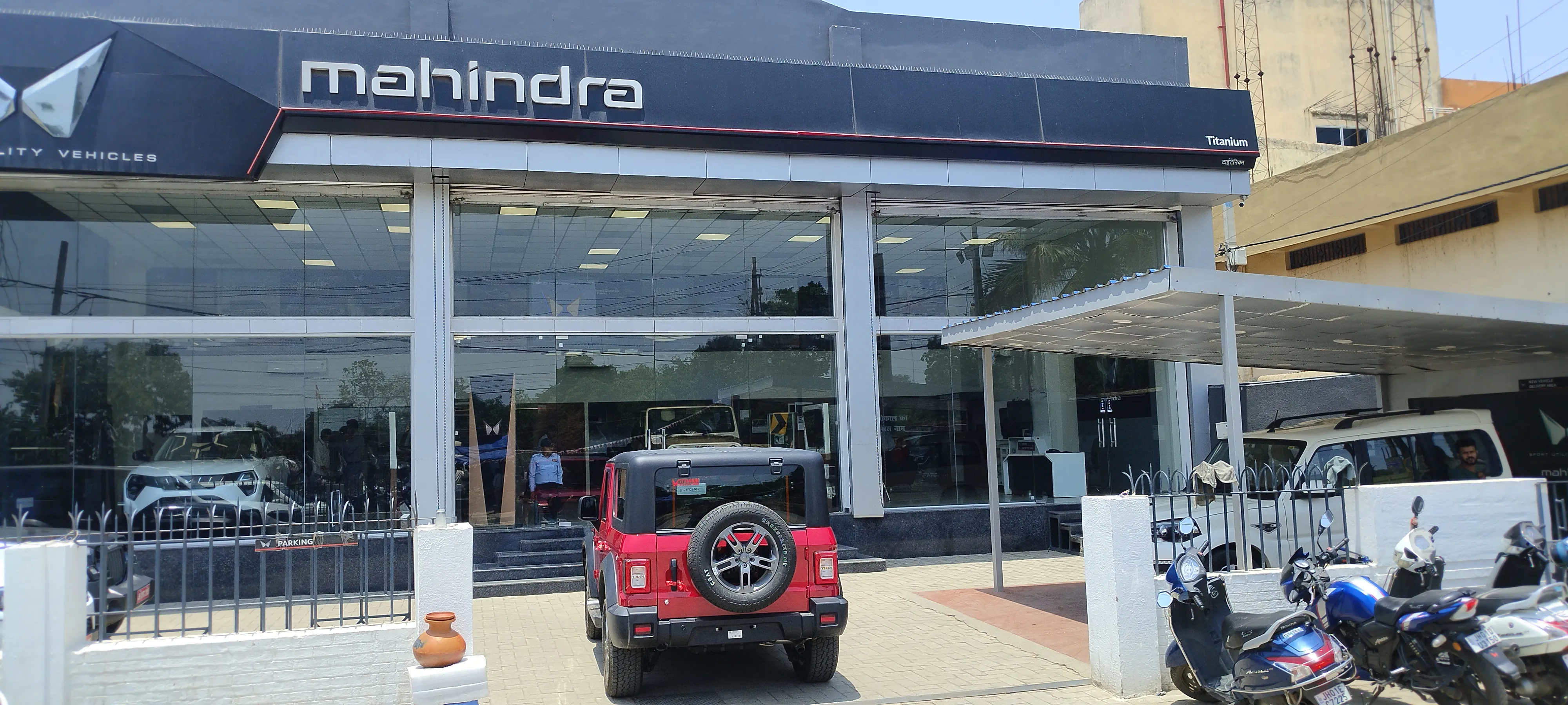 Titanium Mahindra image