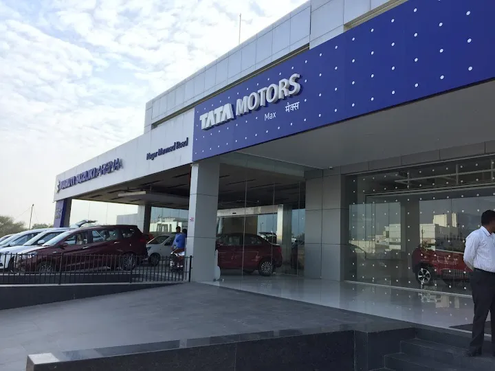 Max Motors image