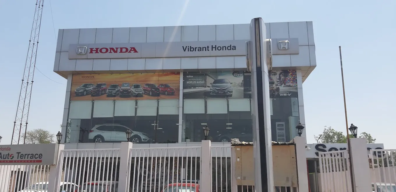 Vibrant Honda image