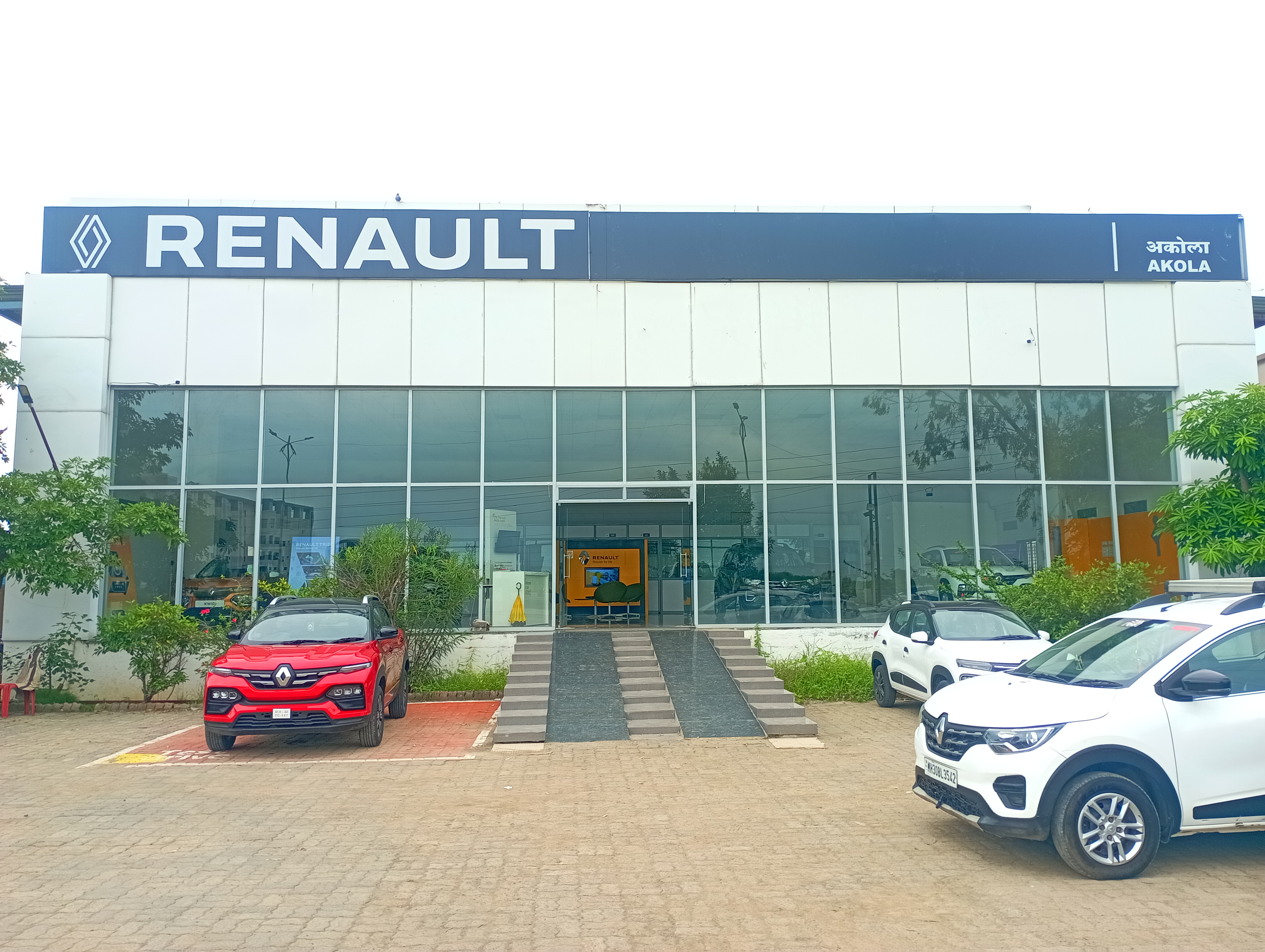 Renault Akola image