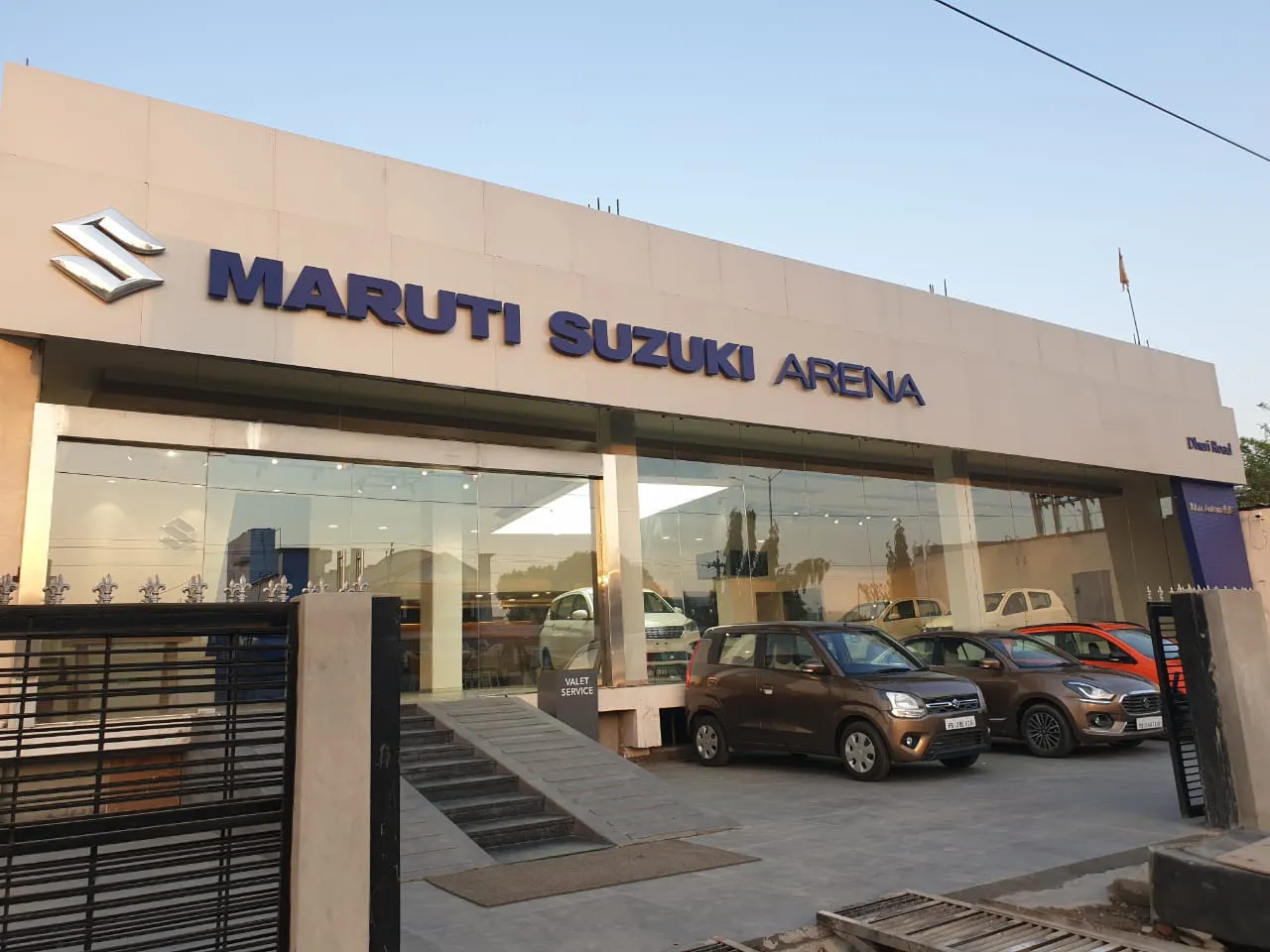 Max Automobiles image