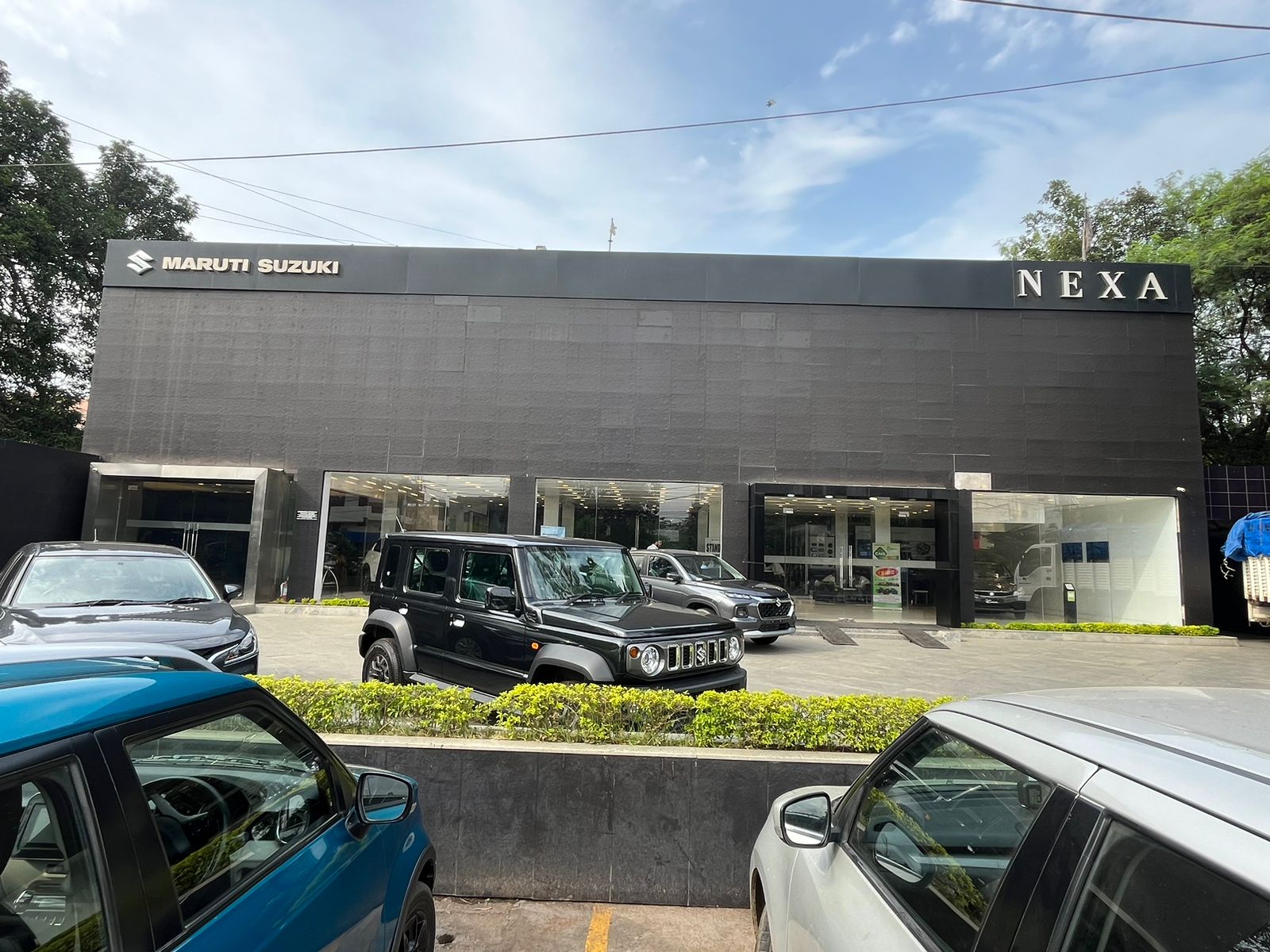 Standard Motors image